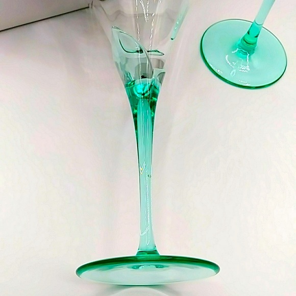 🩵HP! 2 Aqua Stemmed Martini Glasses. Calla lily Stem. - Picture 2 of 7